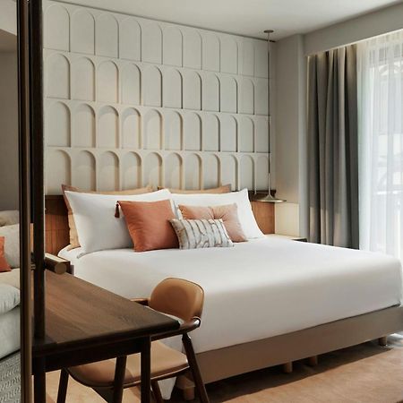 Hotel Monasty, Thessaloniki, Autograph Collection Exteriér fotografie A bedroom at the hotel