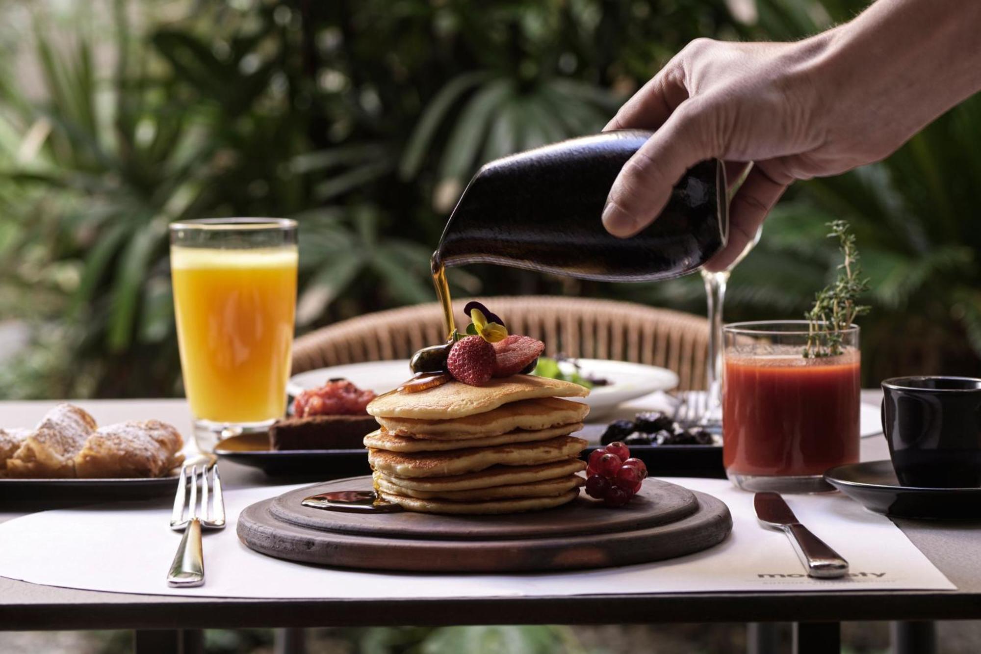 Hotel Monasty, Thessaloniki, Autograph Collection Exteriér fotografie Maple syrup being poured on a stack of pancakes