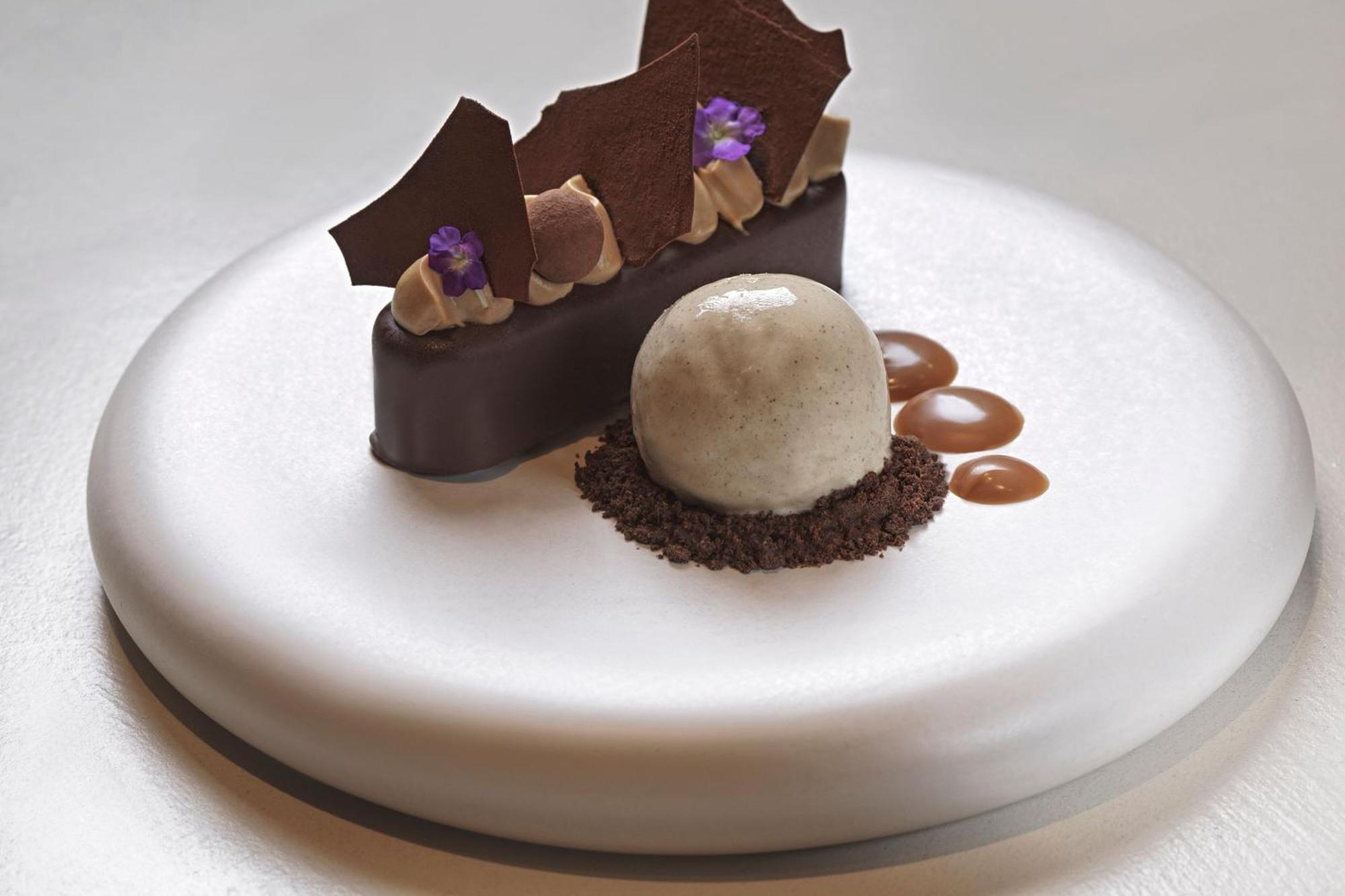 Hotel Monasty, Thessaloniki, Autograph Collection Exteriér fotografie A chocolate dessert