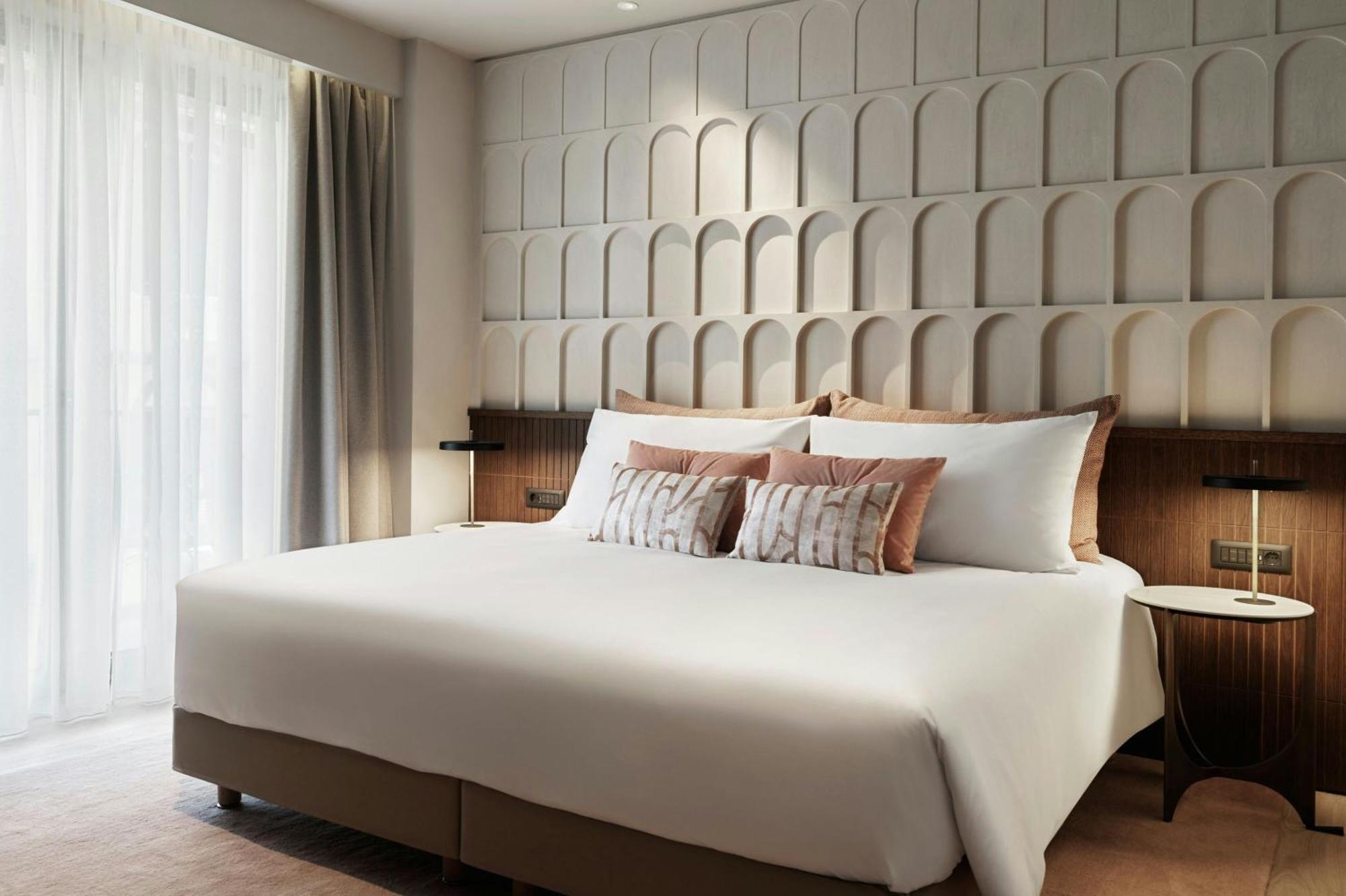 Hotel Monasty, Thessaloniki, Autograph Collection Exteriér fotografie A bedroom at the hotel