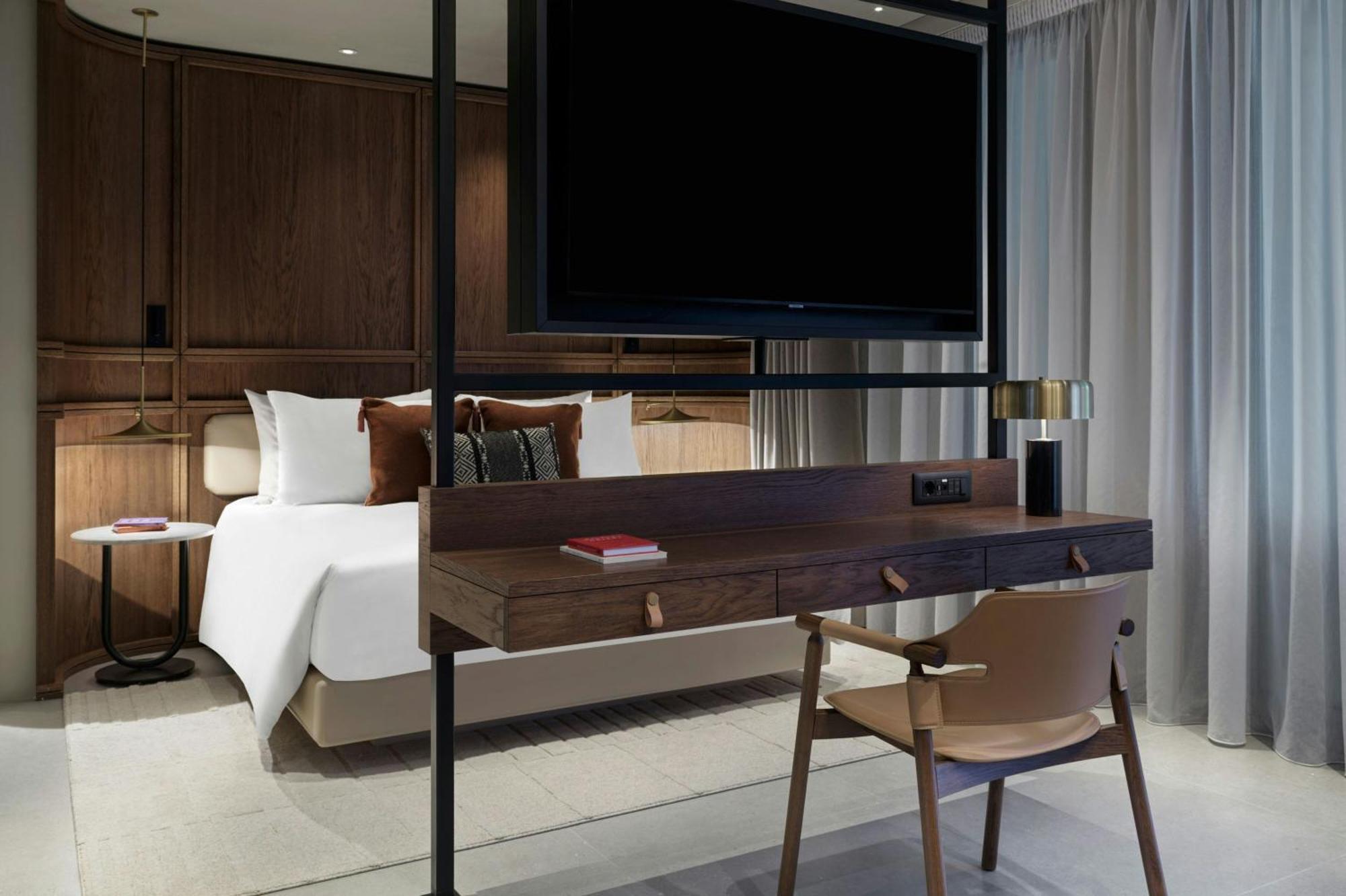 Hotel Monasty, Thessaloniki, Autograph Collection Exteriér fotografie A bedroom at the hotel