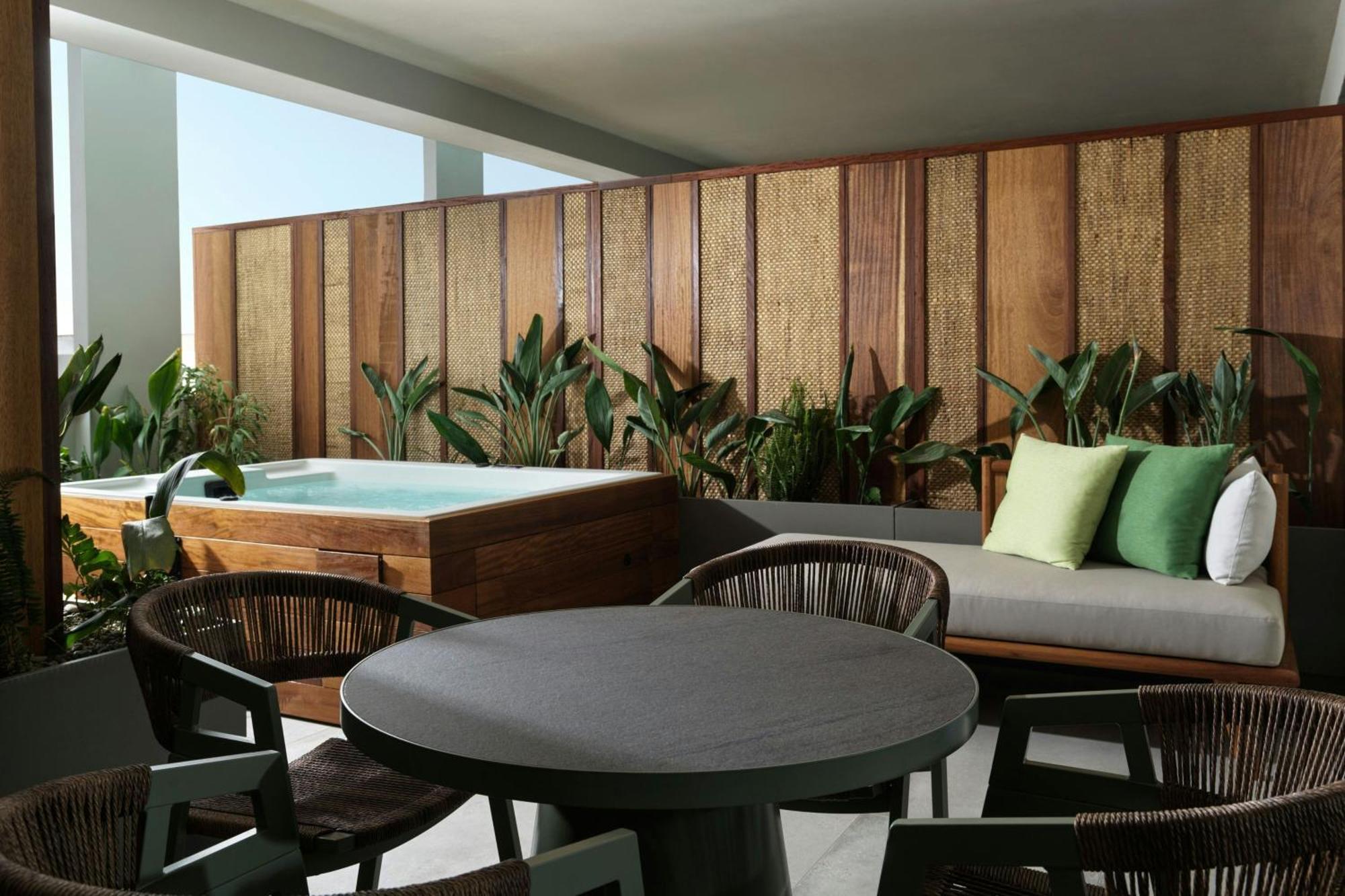 Hotel Monasty, Thessaloniki, Autograph Collection Exteriér fotografie A private hot tub at the hotel