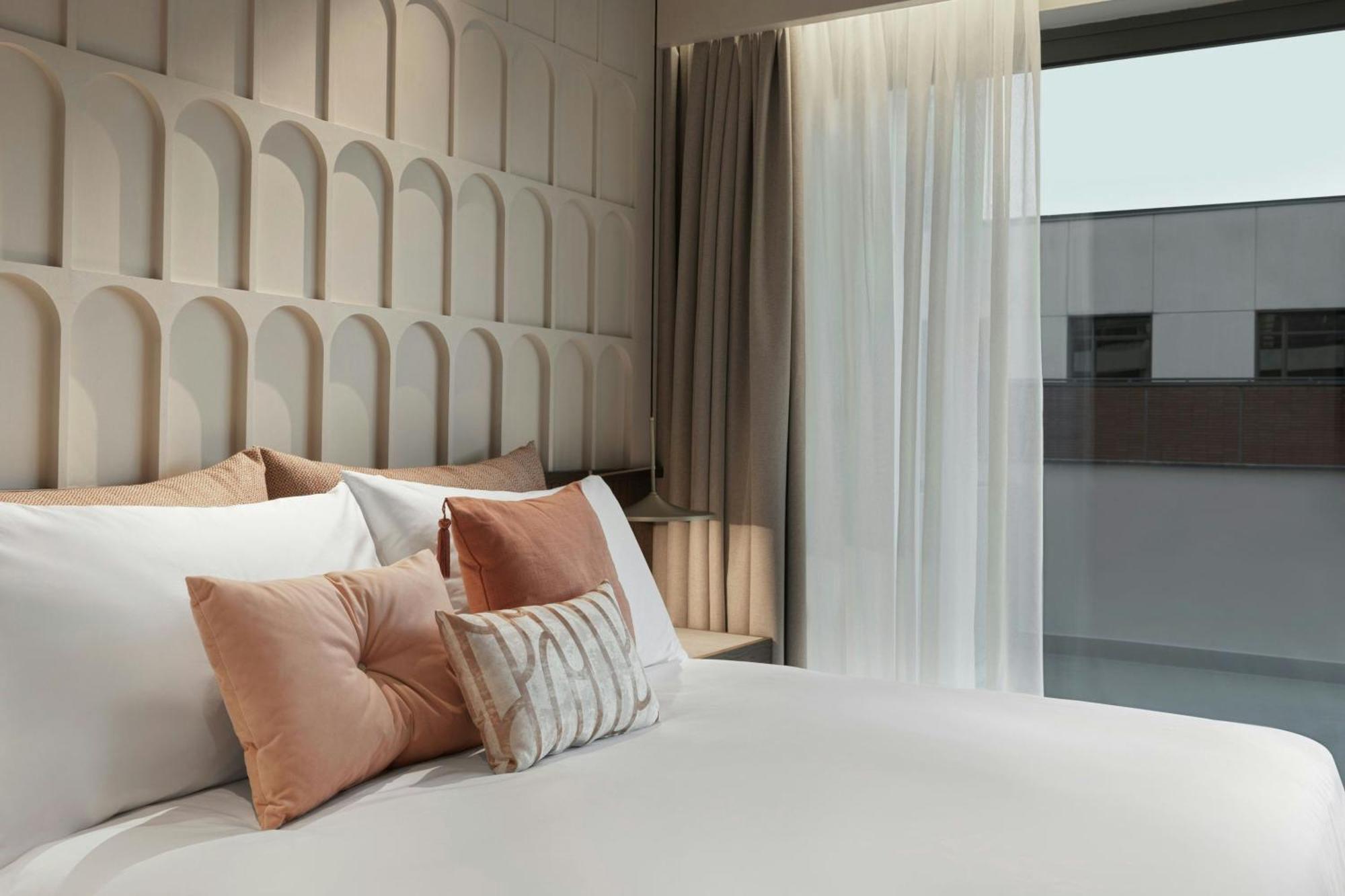 Hotel Monasty, Thessaloniki, Autograph Collection Exteriér fotografie A bedroom at the hotel