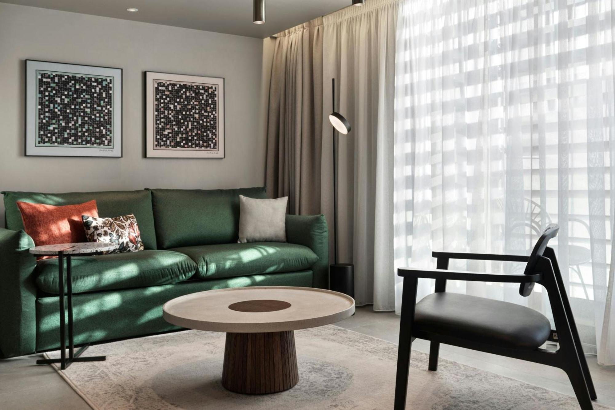 Hotel Monasty, Thessaloniki, Autograph Collection Exteriér fotografie A living room in a hotel suite
